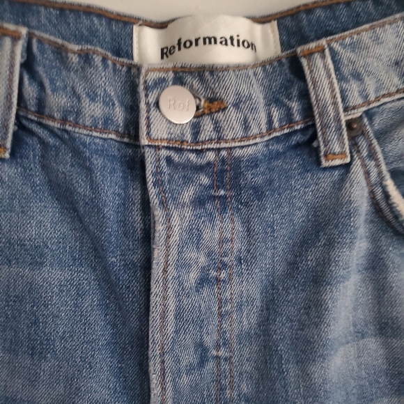 Reformation Button Down Distressed Cameron BF Shorts, Size 27 - Picture 4 of 7